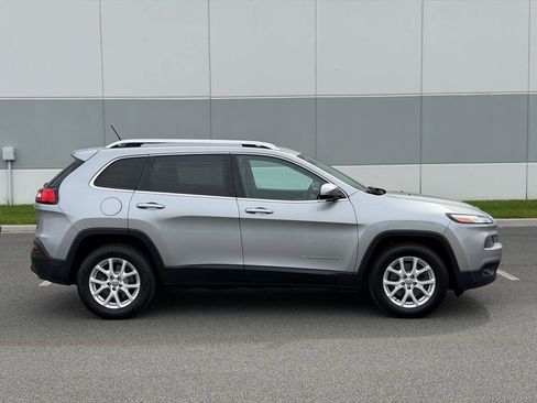 Used 2015 Jeep Cherokee Latitude w/ Cold Weather Group AWD/4WD image 4