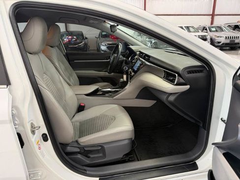 Used 2019 Toyota Camry SE FWD image 15