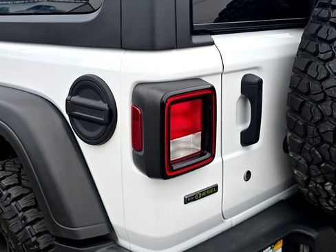 Certified 2021 Jeep Wrangler Unlimited Willys image 27