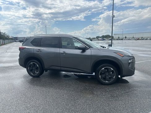 Used 2025 Nissan Rogue SV image 4