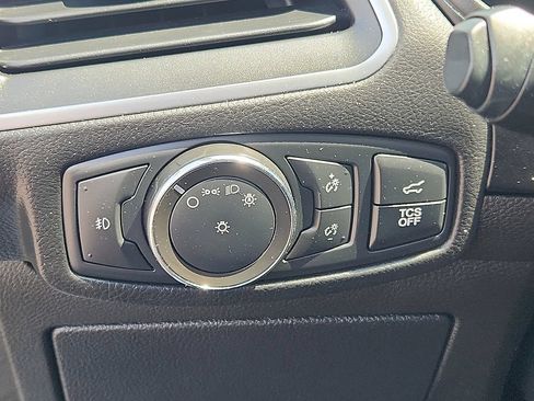 Used 2022 Ford Edge Titanium AWD/4WD image 28