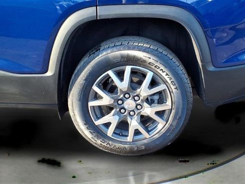 Used 2023 GMC Acadia SLE image 7