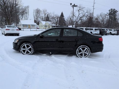 Used 2012 Volkswagen Jetta TDI w/ TDI Appearance Pkg image 2