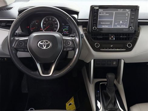Used 2022 Toyota Corolla Cross LE image 12