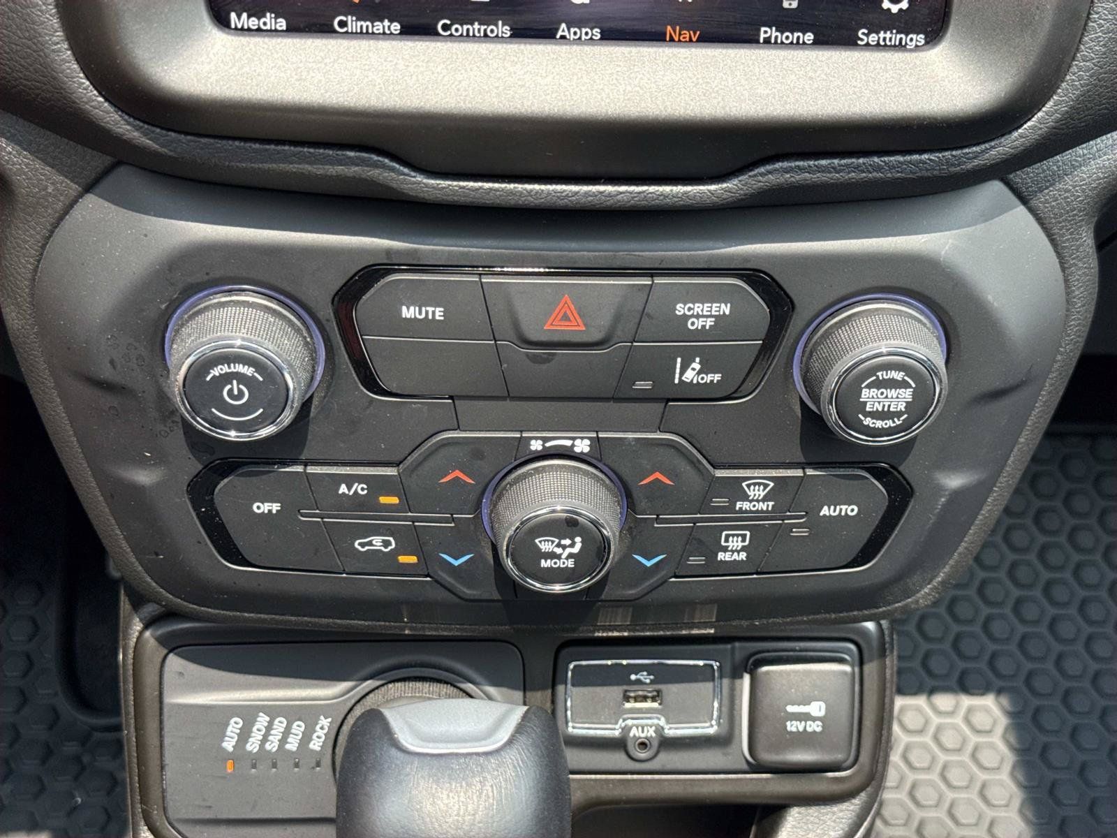 Used 2023 Jeep Renegade Trailhawk w/ Sun/Sound Group AWD/4WD image 12