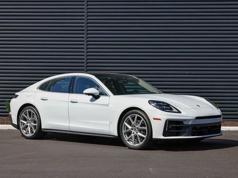 New 2026 Porsche Panamera 4 image 9