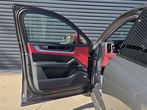 New 2026 Porsche Cayenne Coupe image 6