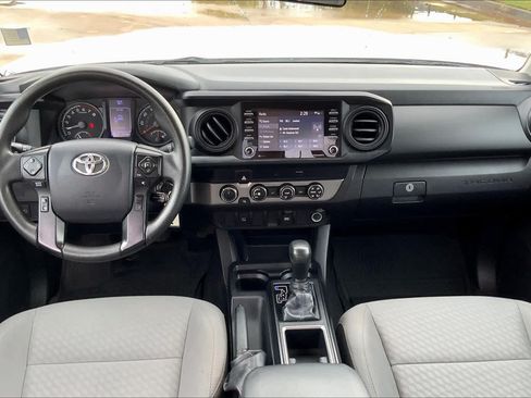 Used 2020 Toyota Tacoma SR AWD/4WD image 13