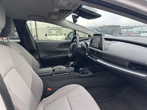 Used 2025 Toyota Prius LE image 19