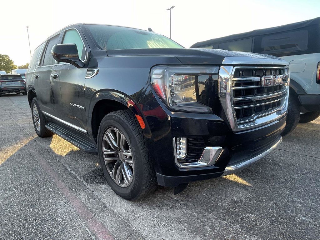 Used 2023 GMC Yukon SLT RWD image 1