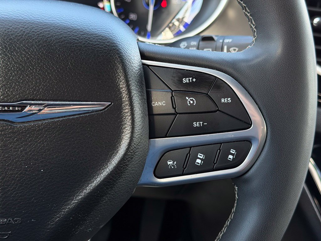 Used 2025 Chrysler Pacifica Select FWD image 24