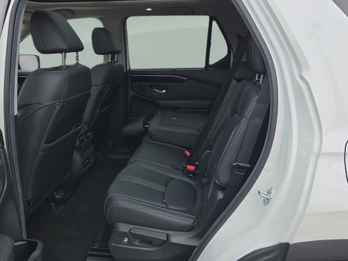 Certified 2025 Honda Pilot Touring image 11
