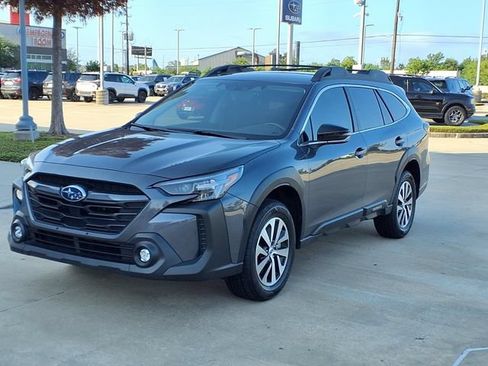 Certified 2025 Subaru Outback Premium w/ Popular Package #1A AWD/4WD image 3