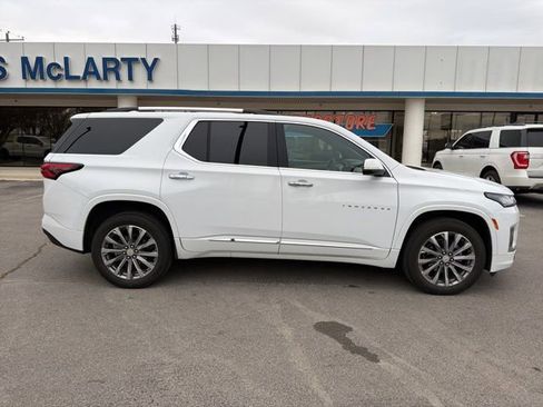 Used 2023 Chevrolet Traverse Premier image 3