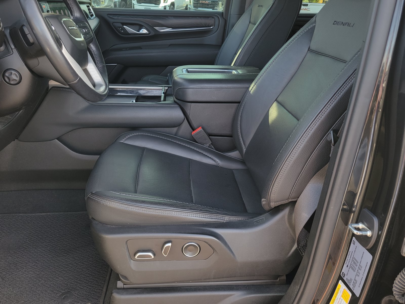 Used 2021 GMC Yukon XL Denali AWD/4WD image 6