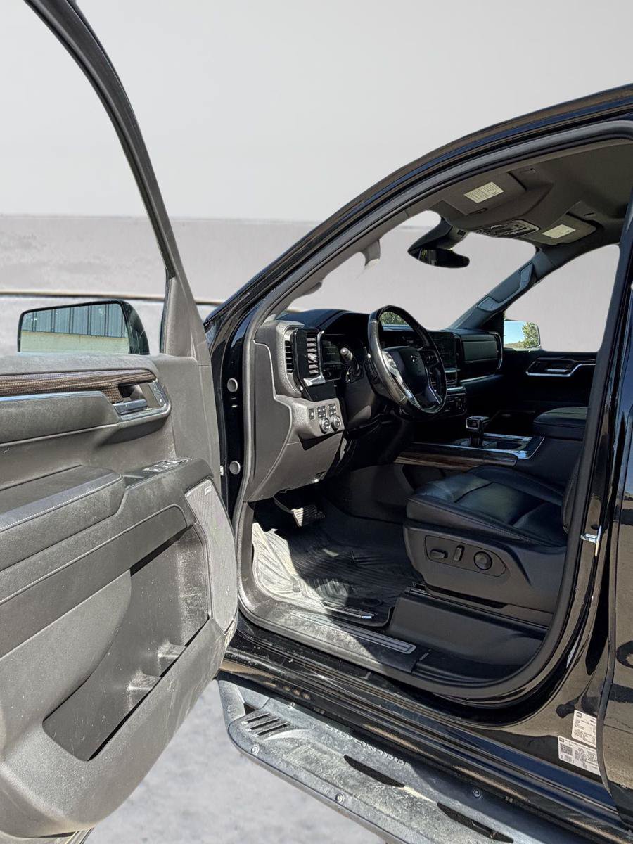 Used 2024 Chevrolet Silverado 1500 LT Trail Boss w/ LT Trail Boss Premium Package AWD/4WD image 2