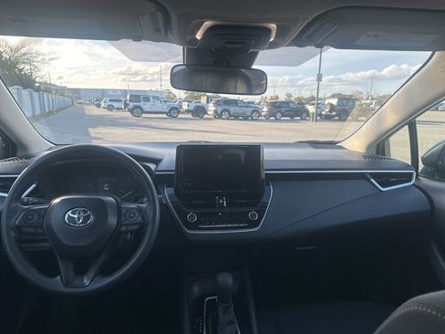 Used 2025 Toyota Corolla LE image 13