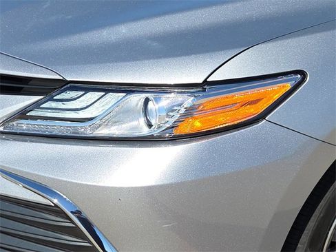 Used 2022 Toyota Camry XLE image 4
