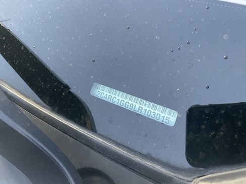 Used 2020 Chrysler Pacifica Limited w/ Tire & Wheel Group image 12