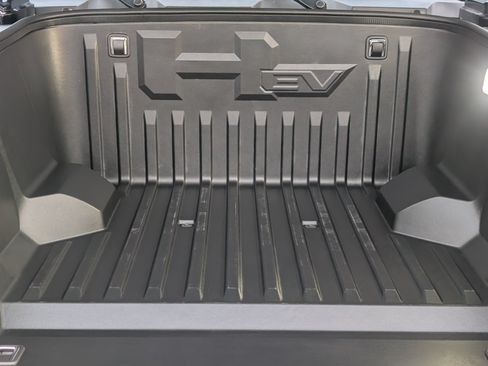 Used 2025 GMC Hummer EV 2X AWD/4WD image 4