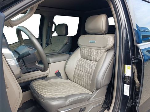 Used 2025 Ford F350 Platinum w/ Platinum Plus Package AWD/4WD image 28