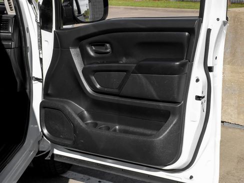 Used 2021 Nissan Titan S image 42
