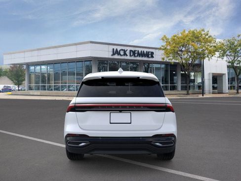 Used 2026 Lincoln Nautilus Premier AWD/4WD image 5