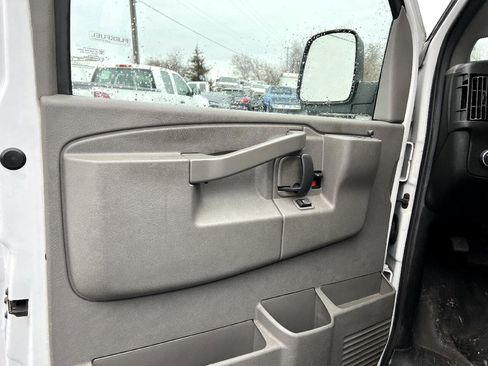 Used 2017 GMC Savana 2500 image 8