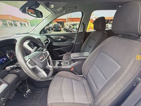 Used 2023 GMC Terrain SLE w/ Driver Convenience Package FWD image 2