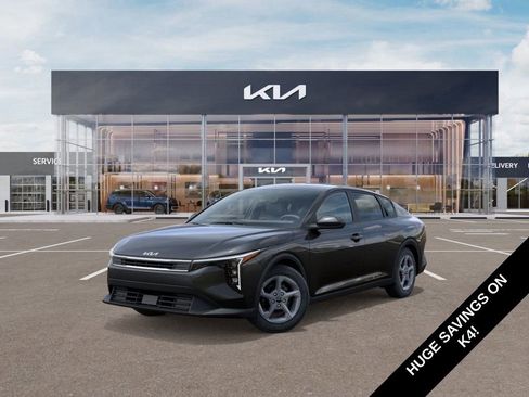 New 2025 Kia K4 LXS image 1