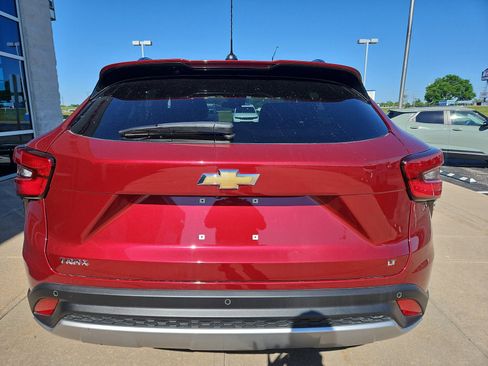 Used 2024 Chevrolet Trax LT w/ Driver Confidence Package FWD image 18