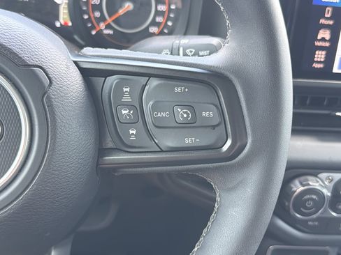 Used 2025 Jeep Gladiator Rubicon w/ Convenience Group AWD/4WD image 20