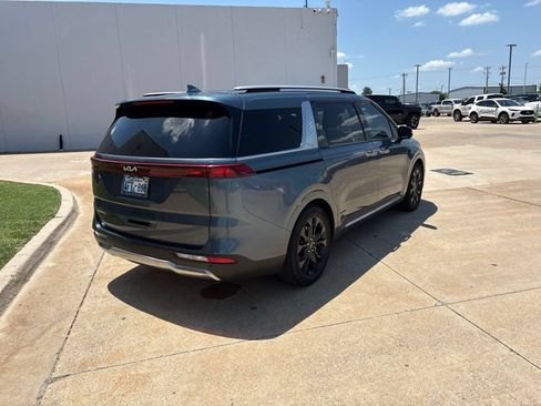Used 2023 Kia Carnival SX FWD image 4