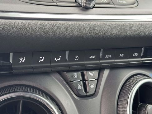 Used 2023 Chevrolet Blazer LT AWD/4WD image 20