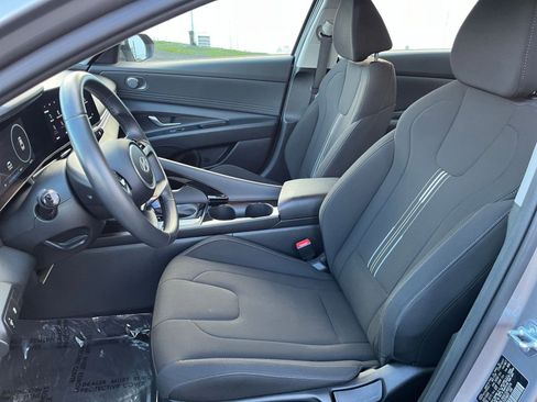 Used 2025 Hyundai Elantra SEL image 36