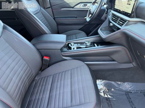 Used 2025 Ford Explorer ST-Line w/ Premium Package image 31