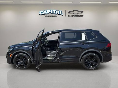 Used 2023 Volkswagen Tiguan SE R-Line FWD image 3