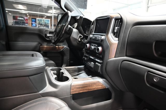 Used 2022 Chevrolet Silverado 2500 High Country w/ Technology Package AWD/4WD image 16