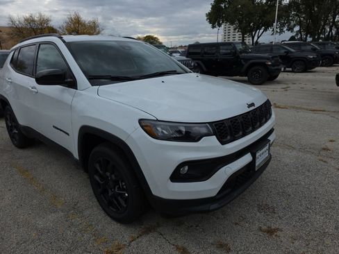 New 2026 Jeep Compass Latitude image 2