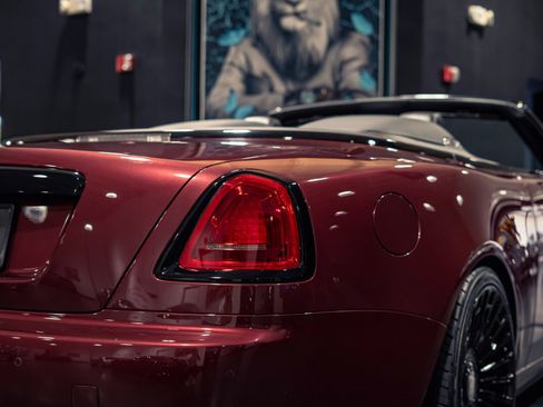 Used 2019 Rolls-Royce Dawn image 17