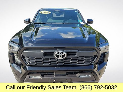 Used 2024 Toyota Tacoma TRD Off-Road AWD/4WD image 10