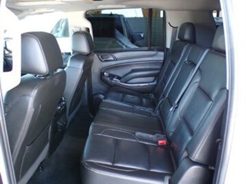 Used 2018 Chevrolet Suburban LT image 18