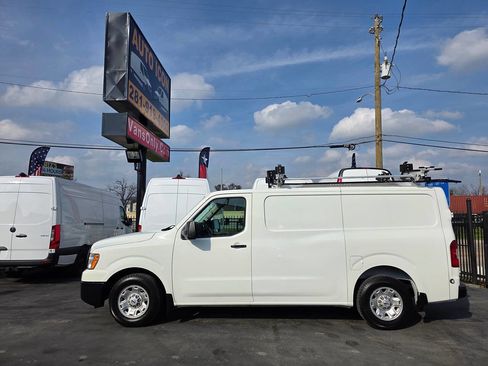 Used 2021 Nissan NV 2500 SV image 4