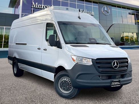 New 2025 Mercedes-Benz Sprinter 4500 image 1