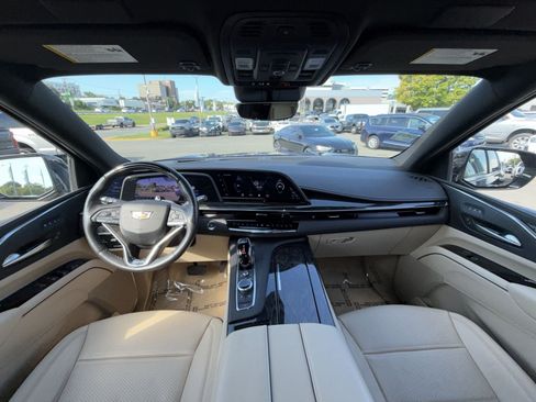 Used 2023 Cadillac Escalade Premium Luxury w/ Performance Package AWD/4WD image 23