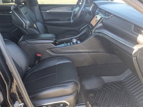 Used 2022 Jeep Grand Cherokee Overland w/ Luxury Tech Group IV image 37