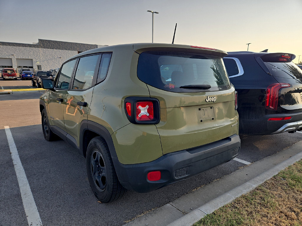 Used 2015 Jeep Renegade Sport w/ Power & Air Group FWD image 2
