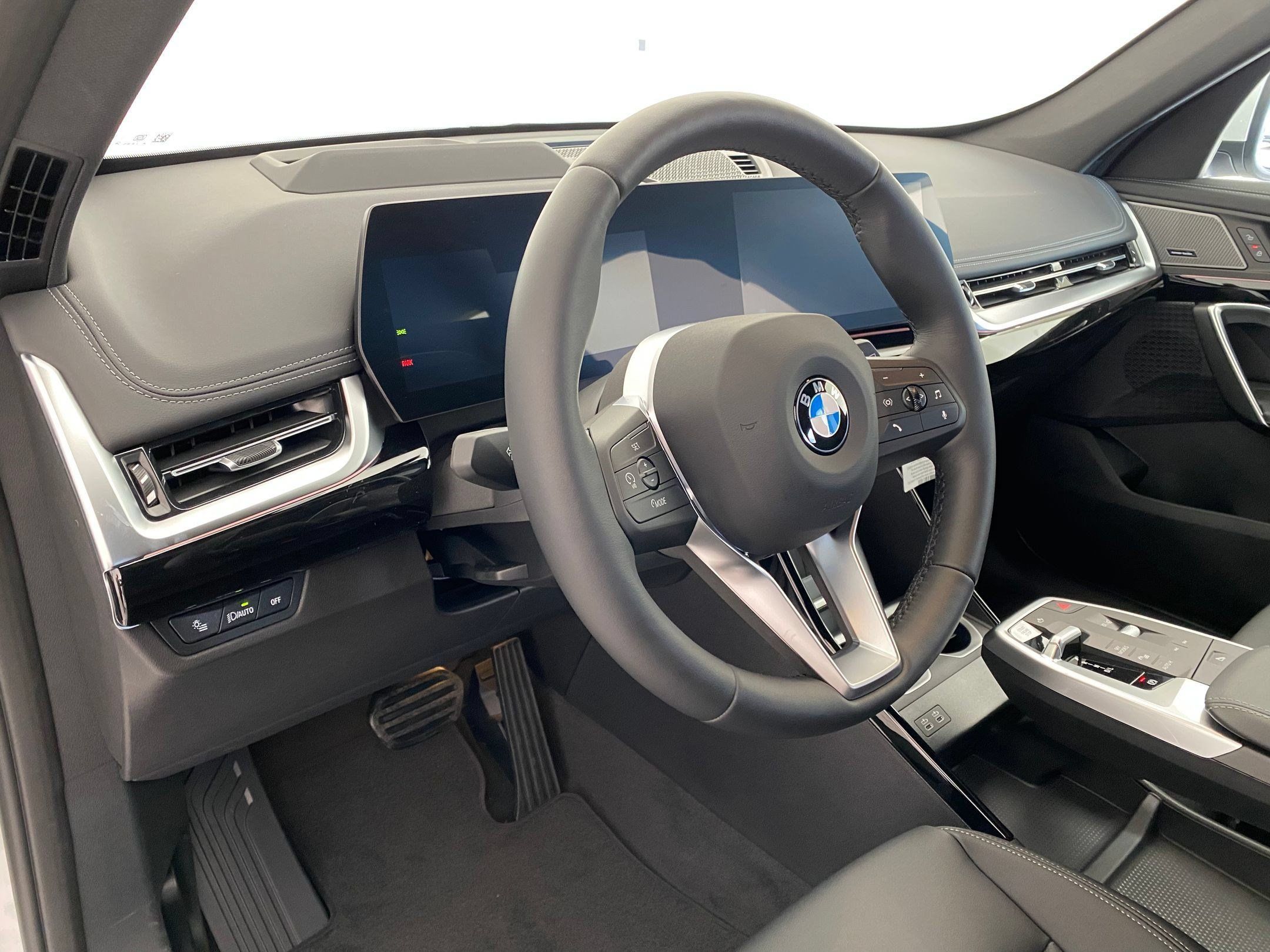 Used 2026 BMW X1 xDrive28i w/ Technology Package AWD/4WD image 4