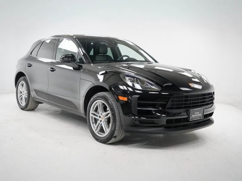 Certified 2021 Porsche Macan image 8