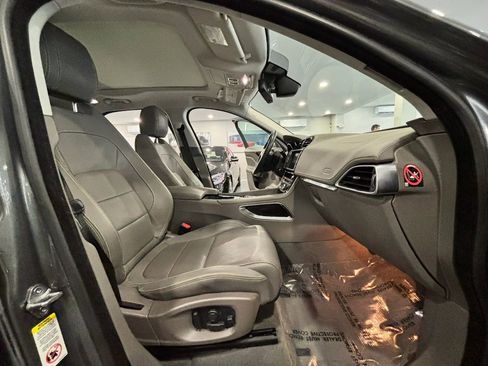 Used 2017 Jaguar F-PACE R-Sport image 21